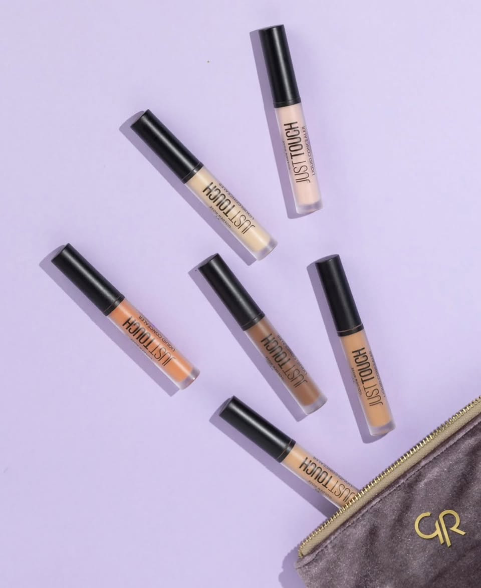 هذا كونسيلر سائل جست تاتش من جولدن روز. 
يوفر تغطية متوسطة وطويلة الأمد.
يصحح ويخفي الهالات السوداء تحت العينين والعيوب الأخرى.
يحتوي على النياسيناميد (فيتامين ب3) وفيتامين هـ لترطيب البشرة وحمايتها.
يمنح لمسة نهائية طبيعية ومشرقة.

متوفر الان لدى سامي للعطور ومواد التجميل 
____________________________

العنوان:🔻العراق الموصل حي الكرامة🔻

‏‎يوجد لدينا توصيل لكافة أنحاء العراق🚚

‏‎للطلب او الاستفسار (واتساب ) 👇

❇️☎️0️⃣7️⃣7️⃣0️⃣7️⃣4️⃣4️⃣9️⃣2️⃣5️⃣8️⃣

☎️0️⃣7️⃣5️⃣0️⃣3️⃣3️⃣2️⃣5️⃣9️⃣8️⃣8️⃣

او مراسلتنا على بريد الصفحة الان📥

‏‎🔱 تسعدنا زيارتكم 🔱

‏‎سامي للعطور ومواد التجميل 😘
وجهتكم الاولى لعالم العطور والتجميل❤️
الحجز مفتوح والاستلام خلال يومين فقط↪️

عنوان الكوزمتك على خرائط كوكل👇📍🗺️

https://maps.app.goo.gl/jk3FJXKeUUixF3oT8

 رابط الإنستغرام 👇

https://www.instagram.com/sami_perfumes0

رابط التيك توك 👇

https://www.tiktok.com/@samiperfumesandcosmetics
