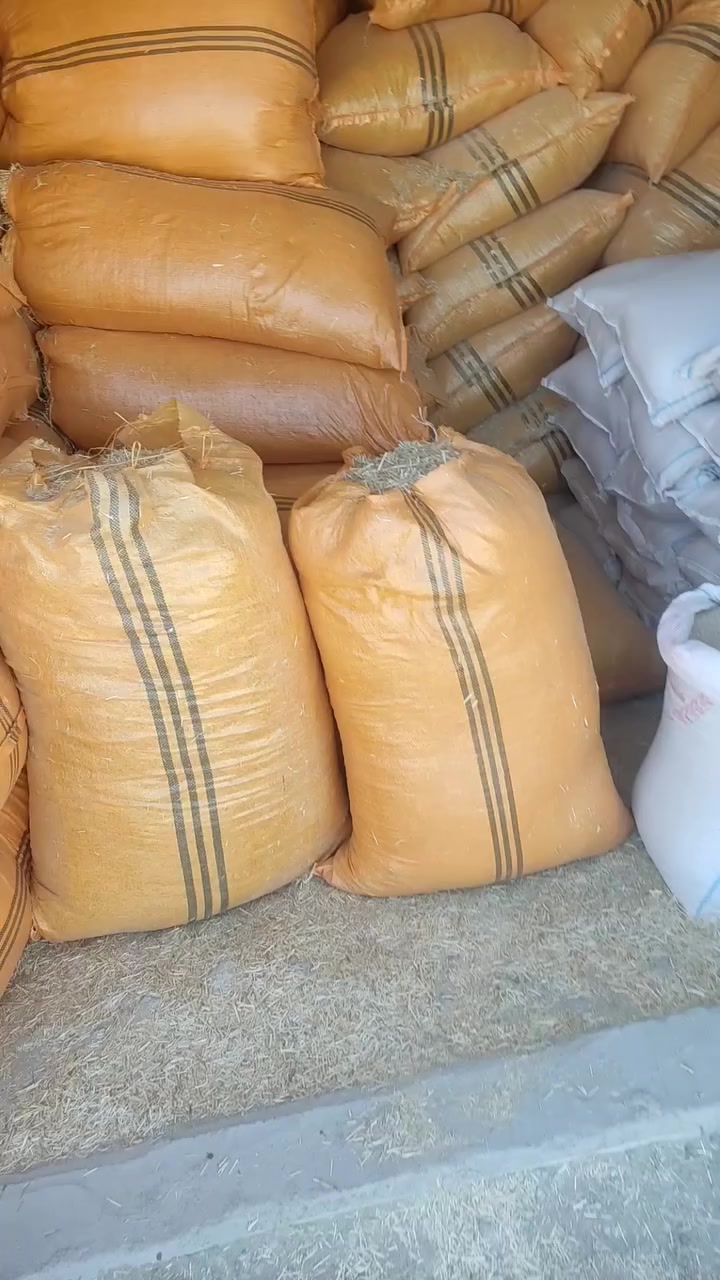 وهاذا رقمي ***********
عرض تحطيم الاسعار  وحياكم الله مكاني قضاء الفهود  علسده مال التمره بلاستداره 
 قياس الشليف العرض 90  والطول 125 سعره 6 الاف 
وعندي قياس العرض 80  والطول 120  سعره 5 الاف 
تبن درجه اوله شرط النضافه  
وسعر النخاله 480
