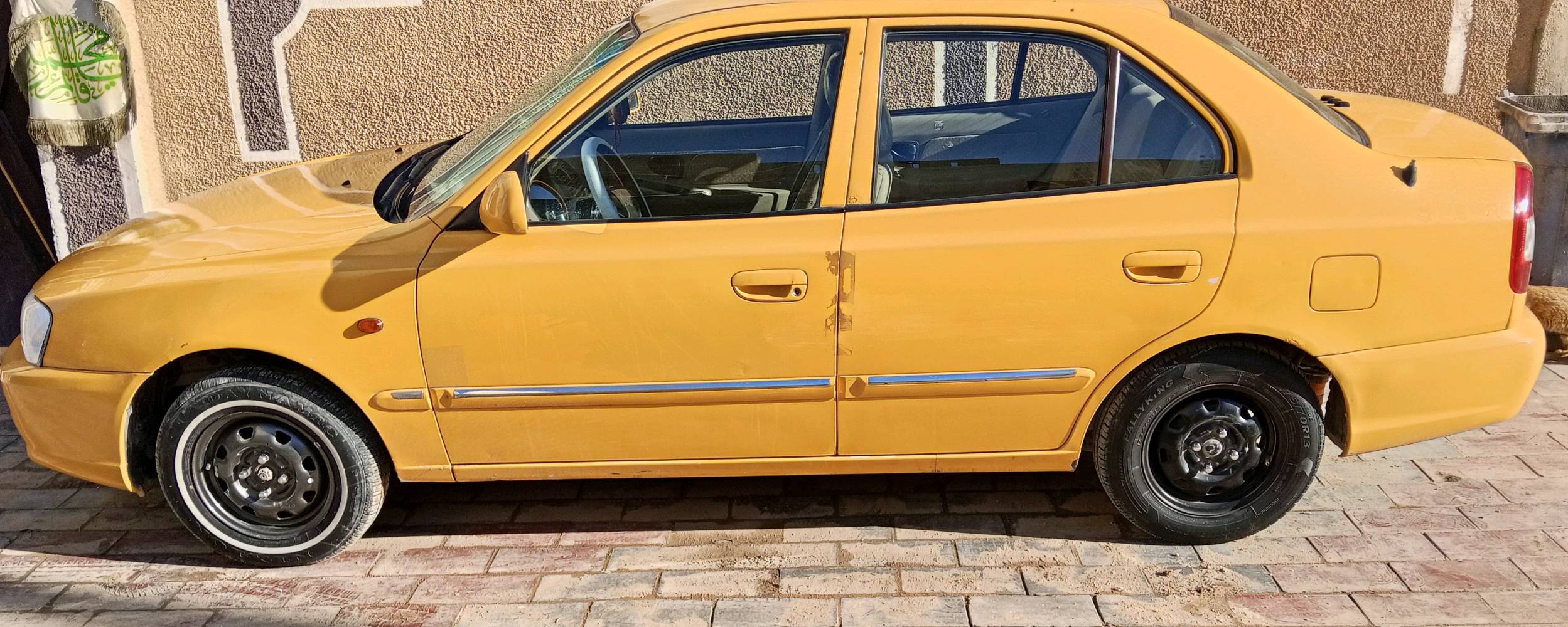 السلام عليكم 
اكسنت فيرنا موديل 14بيها ضربه بخشم الجاملغ الايمن وخمش البنيد ومبدل الجاملغ والسياره كلش حلوه مكينه وگير بحاله جيده جداً 