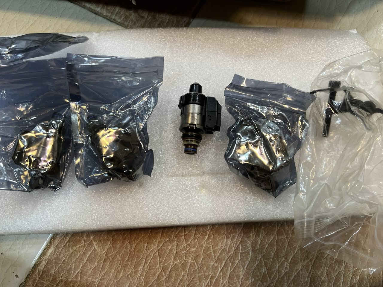 سلام عليكم اخواني 
قطعة بالباكيت جزء من ناقل حركة مارسيدس بنز 
كامل مع باقي التفاصيل 
السعر 
فقط 125 الف 
توصيل موجود كافة المحافظات
***********
