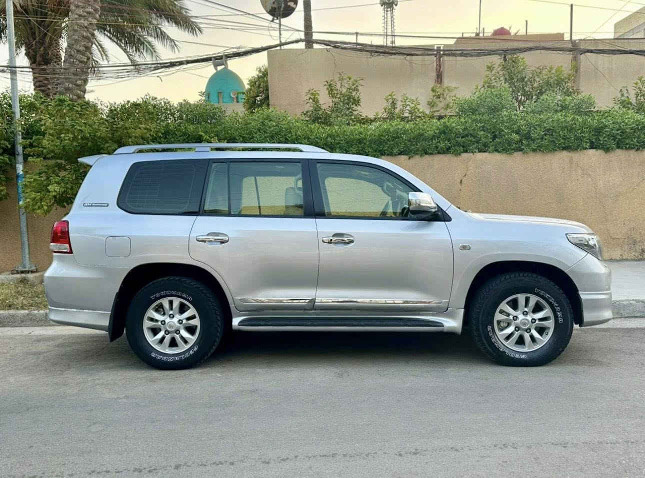 لاندكروز 2011 ستينيه
السياره جديده ومكفوله 
ماشيه 130 الف كيلو 
السعر 32300$ بيها مجال
مكانها بغداد ***********
