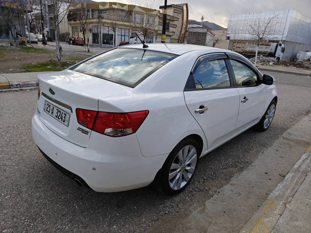 بەناوی خودای گەورە 
کییا سیراتۆ مۆدێل 2012 گێڕ و مەکینە بەشەرت ئیسپانەی لێنەدراوە گێڕ ئۆتۆماتیک 117هەزار ڕۆیشتووە حەقیقی سەنەوی و ڕەقەم تازەیە تا 2026ی مانگی 9 چوار تایەی تازە سپێری دانەبەزیوە بێ بۆێاخ بێ سارد بێ چاڵ و چۆڵی دەعمی بۆ دەعمی بەشەرت دەعمییە کانیشی بۆیاخ نییە   سپی بەفری کێ کییای سیراتۆی دەوێت تاقانەیە  نرخ 117 گەڵاو کەمێک مەعامەلە ژ.م
***********
*********** بنجوين, السليمانية
