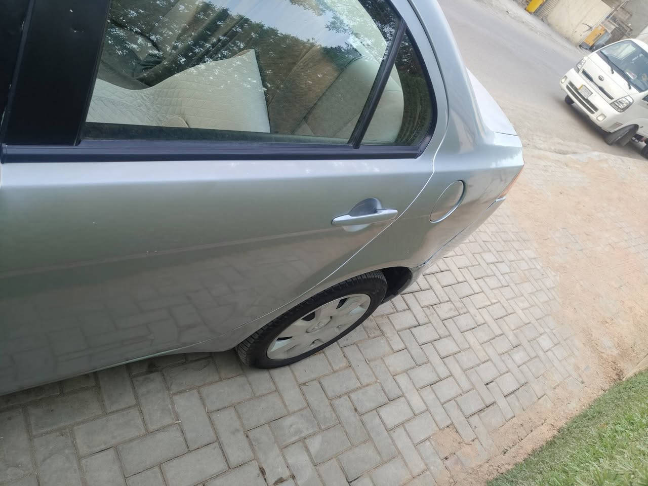 لانسر قرش موديل 2009 السياره جارده بيهه طخه بسيطه موضحه بالصوره السياره ممصبوغه بلاديه مال بيت  تبريد ثلج صدر امامي خلفي + دبلات جديد اصلي تايرات تخم جديد السياره بسمي مكان السياره الغدير شارع التوت
الاتصال ***********
