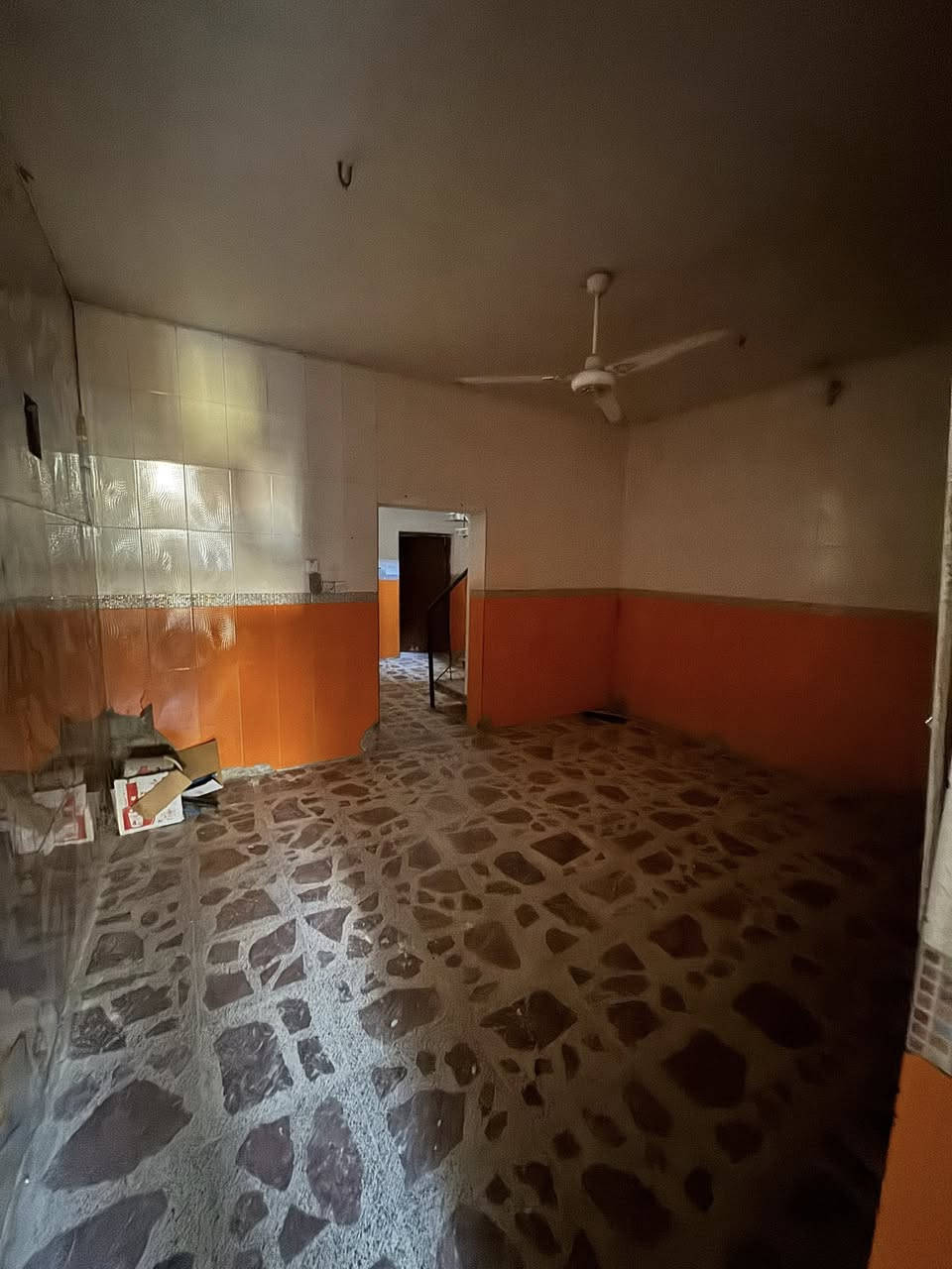 السلام عليكم بيت زراعي المساحة 110 م في الشعب نهاية الفورتات طابقين البيت نظيف وجاهز السعر 120
***********
