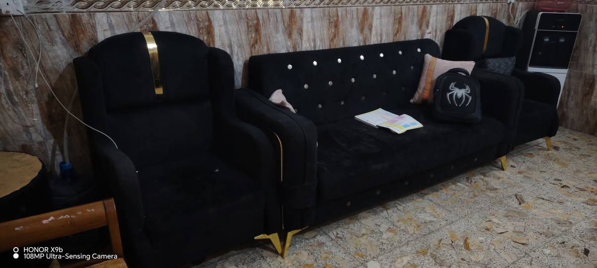 للبيع 9 مقاعد ويا كرسين خشب واضح بل صوره نضيف اي كسر مابي الموقع بغداد مدينة الصدر الاستفسار خاص 👍


**إذا كنت صاحب هذا الإعلان وتريد حذفه لأي سبب، رجاءا أرسل رسالة إلى الدعم الفني**