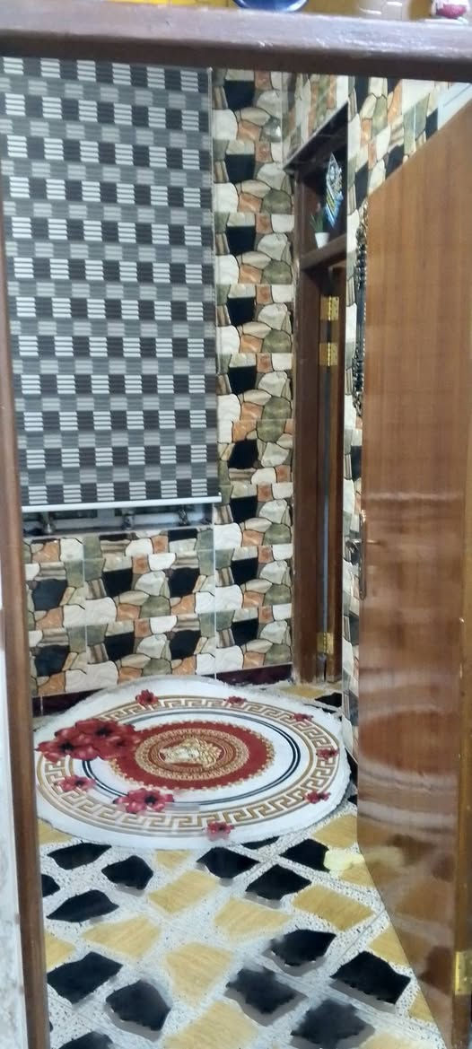 دار ركن   للبيع مساحته 300متر. 🟥 نظيف بناء حديث 🟦 يحتوي على ثلاثة غرف نوم وهول ومطبخ واستقبال وصحيات داخلية وخارجية وگراچ وحديقة 🟥
⬅️مبني من الطابوق 🟦 
⬅️السقف صب كونكريت 🟥
⬅️الارضية والجدران سيراميك 🟦
⬅️السطح شتايگر 🟥
⬅️في الشارع الرئيسي وليس فرعي 🟦
⬅️نوع العقار طابو زراعي مرقم 🚨
السعر//87 مليون قابل للتفاوض 🔲
العنوان//كوت ــحي الحكيم الاولى شارع افران الهادي 🟥
    ...........    .......     .......     ......

للاستفسار الاتصال على الارقام التاليه 
📳📳*********** 📳📳
📳📳*********** 📳📳
مكتب دلالية اهل الديرة للعقار 🏨🏨
