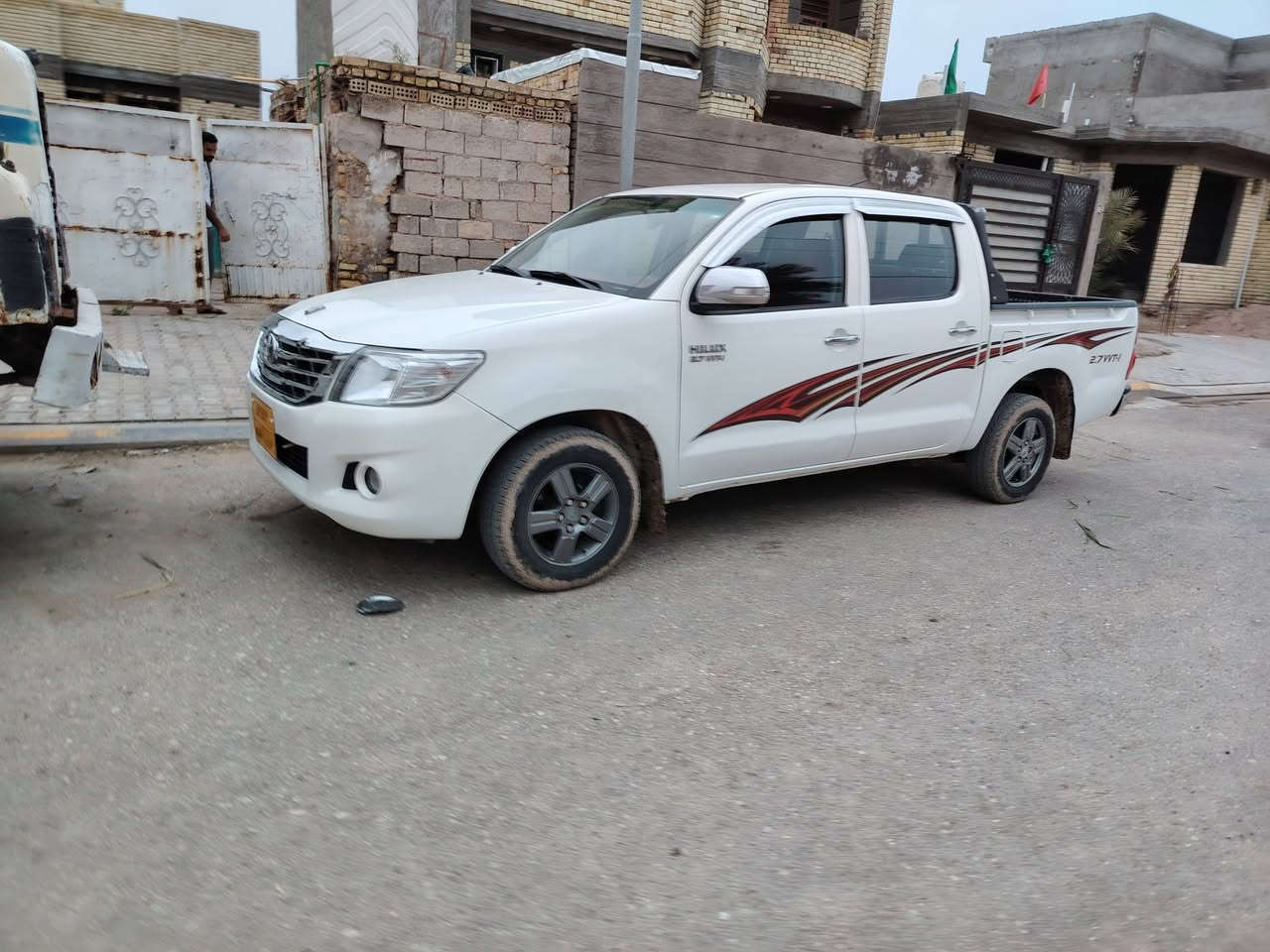 السلام عليكم بيكم موديل 2014 بيه قطعه جاملغ امامي الأيمن سياره حلوه مال جناي كير عادي السعر 175 وبيه مجال اتصل ***********
