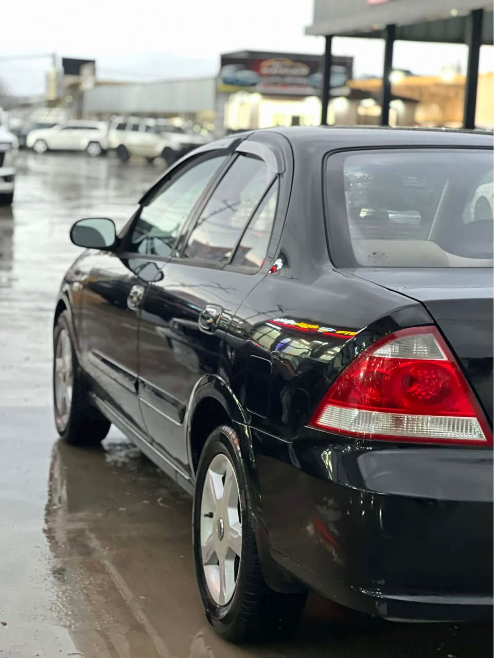 نيسان سنى مؤديل ٢٠١١  مواسه فات كؤرى گير ئؤتؤماتيك ئاوينه شه فت كه لو سويچ كؤنترؤل ويل كه پ سؤنه رم داناوه بؤياخى نيه سه نه وى تازه يه تا ٢٠٢٨ گير و مه كينه ى مه زبوته ته بريتو ته قه وره قه و كاره با ى مه زبوته به شه رت سعرى ٨٤ گه لا قوفلى ناونيشان سليمانى ***********.   *********** السليمانية, العراق
