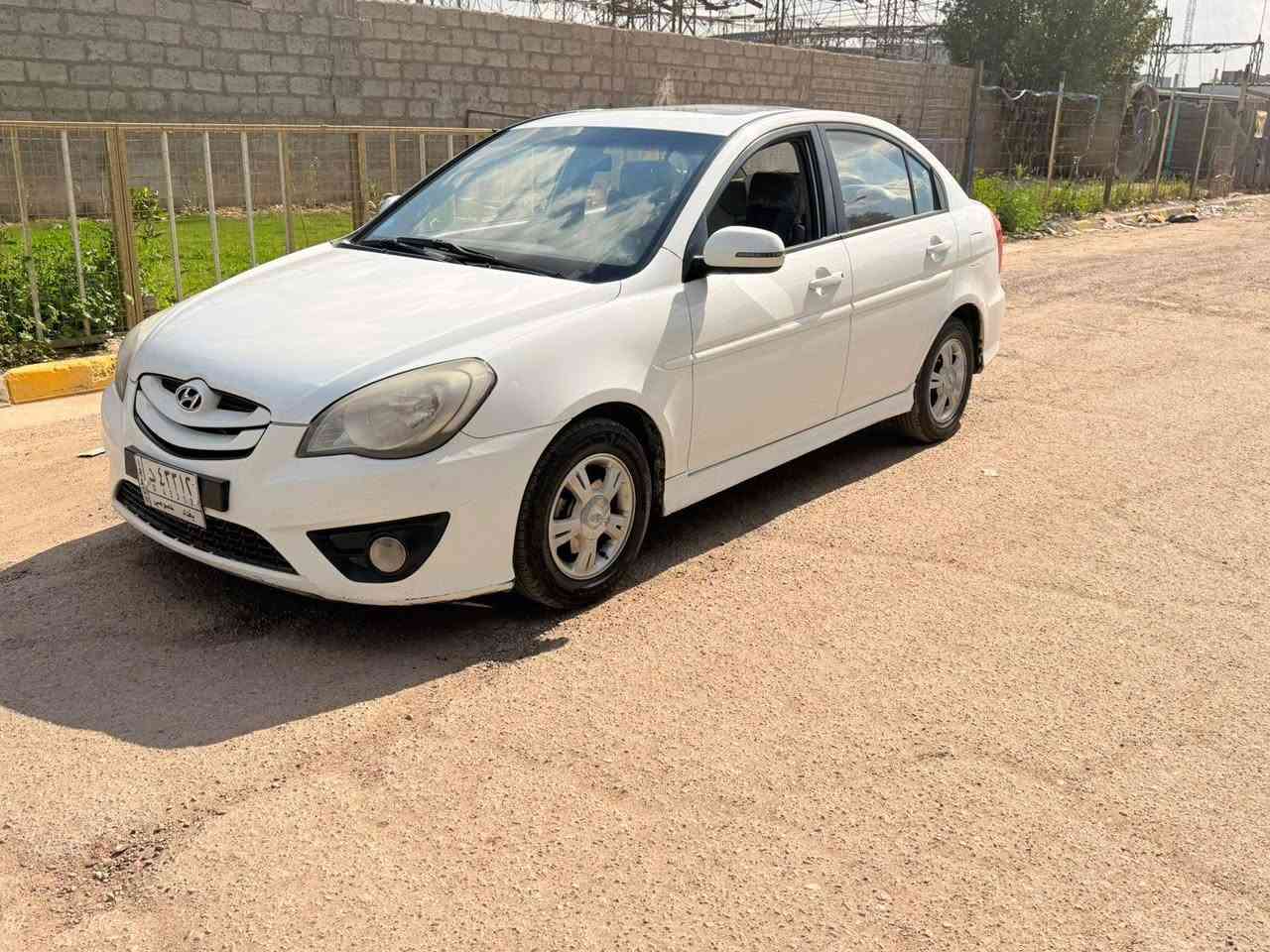 ‏سلام عليكم
‏هونداي فيرنا 2010 
خليجية مقفولة كفالة عامه
‏ محرك 1400
‏شاشة كاميرا فتحة 
‏ كشنات جلد
‏كشنات تدفه
سعر السيارة 90 ورقه وبيه مجال قليل
‏مكان السيارة بغداد بلديات حي التجار
‏اتصال على الرقم *********** بغداد, العراق
