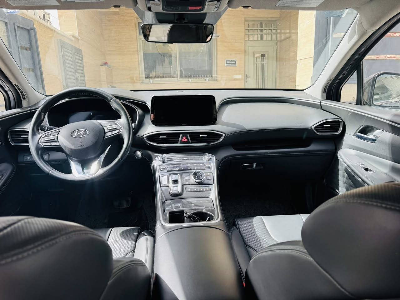 السلام عليكم
هيونداي سنتافي 2023 هايبرد للبيع 

Hyundai Santafe 2023

رقم بغداد الجديد

مواصفاتها⬇️

بصمة _ابواب بصمة

شاشة كبيرة _كاميرا خلفية 

تحديد المسار _ مثبت سرعة 

قطعتين تبريد _3 انظمة قيادة

Auto Hold

وبيها هواي مواصفات بعد....

للاستفسار اكثر الاتصال  📞.                               ***********
