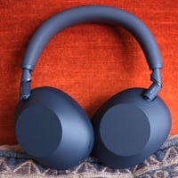 Bose QC35 II كامل • سوني WH-1000XM6 بدون ملحقات • أمازون