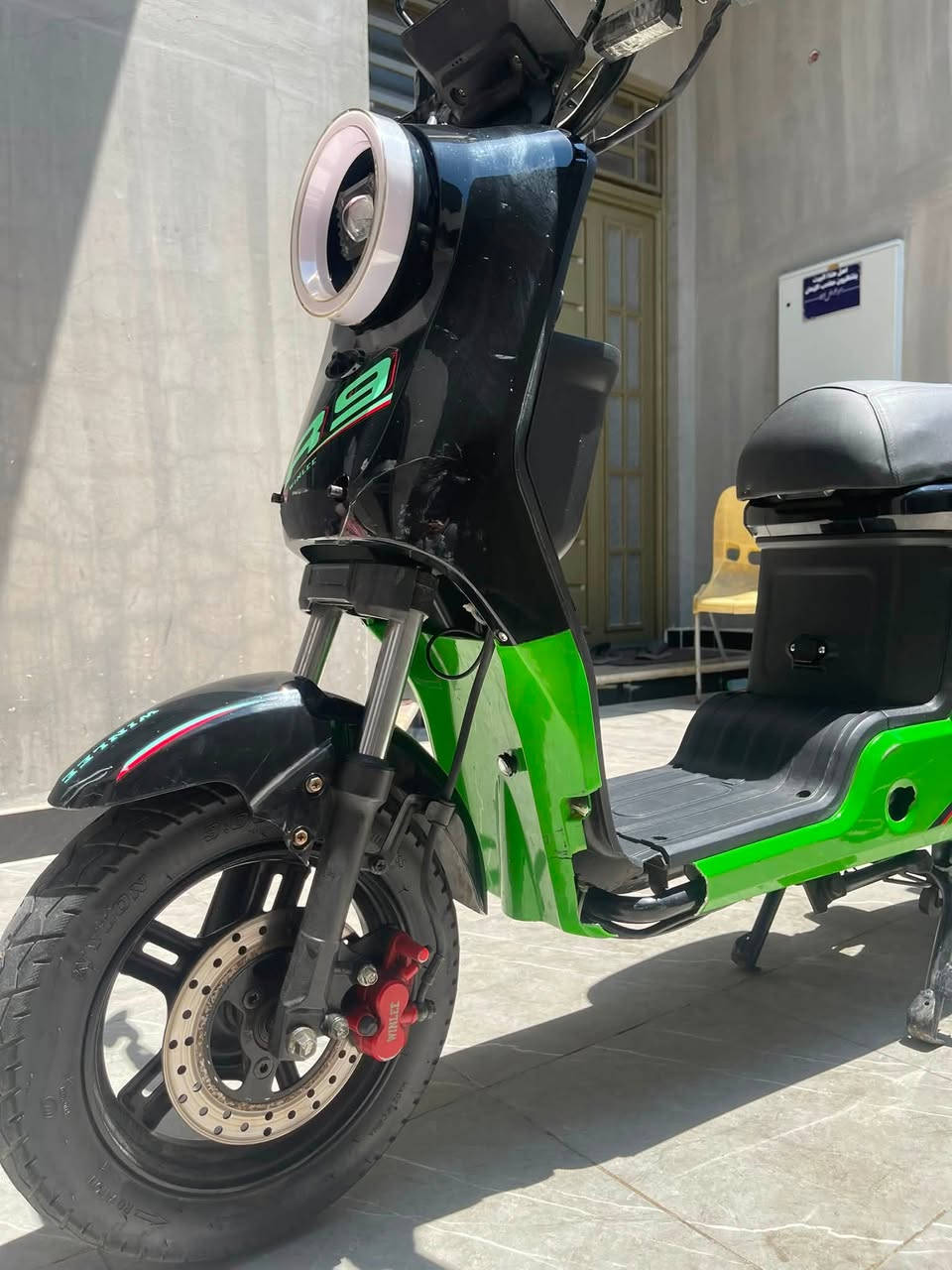 سلام عليكم R9 للبيع
البصره القبله
***********
سعر 300بيه مجال 

فقط الكفر مكسور
