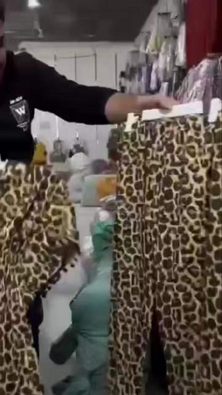 اتراك فانيل تايكر لون واحد فري سايز من وزن 50 الى وزن 80
سعر خمس الاف 
اتراكين ب ٨ آلاف 
توصيل داخل بلدروز الف


**إذا كنت صاحب هذا الإعلان وتريد حذفه لأي سبب، رجاءا أرسل رسالة إلى الدعم الفني**