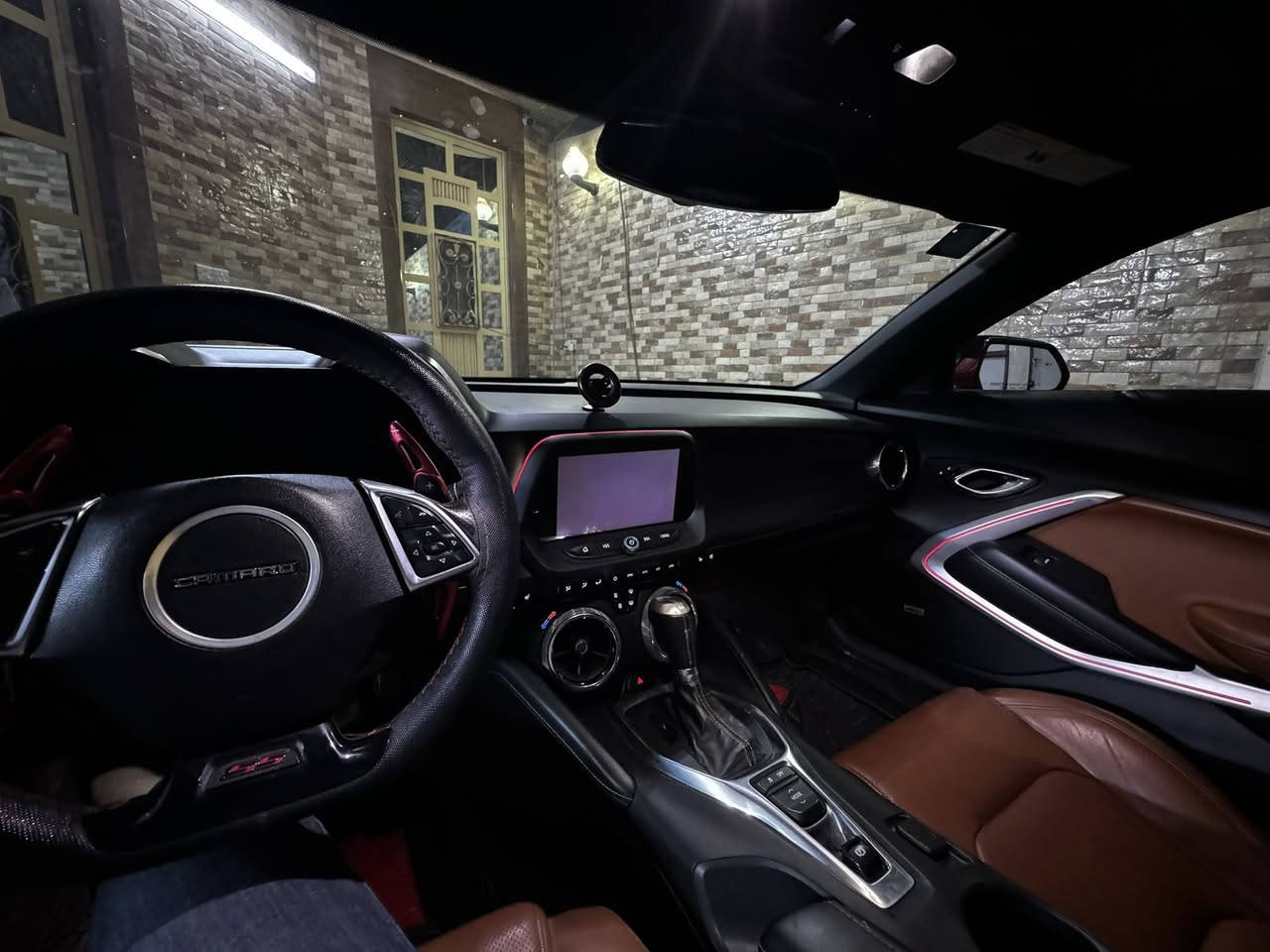 شلون الشباب
كمارو 2SS 
الموديل 2018
الصبغ : جاملغ وباب السائق (بچم كبس)
رقم بغداد الجديد الدولي بأسمي 
🛑السياره مزودة وعليهة القطع المذكوره 🛑
شوتة KN الفلتر الجبير 400$
ثروتل 95mm مال كورفيت 300$
ثلاجة C8 محفورة بورتد 500$
 كت كام كاملBTR 225 Stage 3 2500$
نوزلات ZL1 1000$
طاحونه ZL1 200$ 
عبوة فيول بمبم 400$

الممشى 55 الف ميل 
مكان السياره بابل 
السعر 175 ورقة بيهة مجال جدا بسيط
للتواصل ***********
