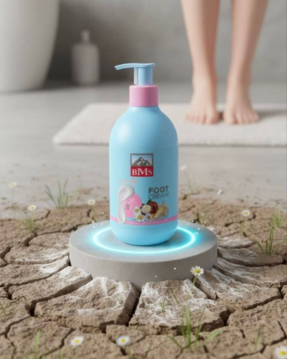 #معالج للقدم واليدين 
✨ ودّعي تشققات القدم… ورحّبي بنعومة ولمعان من أول استخدام! ✨
كريم القدم BMS Foot Cream هو الحل المثالي لكل من تعاني من جفاف وتشقق الكعبين. تركيبته الغنية بالمكونات الطبيعية تعمل على ترطيب عميق وإصلاح الجلد المتشقق، ليمنحك قدمين ناعمتين، صحيّتين ولامعتين.
🌿 ليش تختارين BMS؟
يعالج تشققات الكعبين بفعالية
يمنح ترطيب يدوم حتى 24 ساعة
ينعّم الجلد الخشن ويعيد له مرونته
مناسب للاستخدام اليومي
قوام خفيف وسريع الامتصاص بدون إحساس دهني
👣 النتيجة؟
قبل الاستعمال: قدم باهتة، جافة ومتشققة
بعد الاستعمال: قدم ناعمة، مشرقة وصحية ✨
💙 لأن قدميكِ تستحقان العناية…
BMS Foot Cream خياركِ الأمثل لجمال وراحة تدوم
السعر 14
#توصيل_جميع_المحافظات4


**إذا كنت صاحب هذا الإعلان وتريد حذفه لأي سبب، رجاءا أرسل رسالة إلى الدعم الفني**