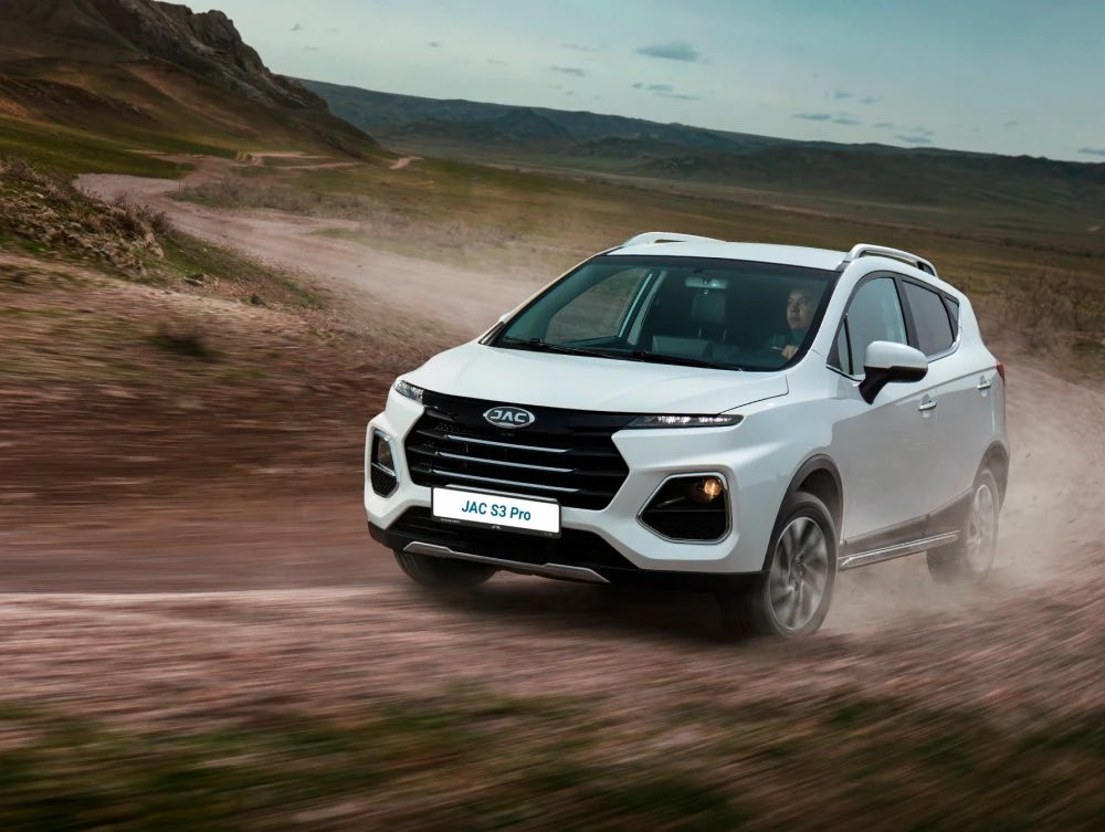 ⸻

🚗 للبيع سيارة JAC JS3 موديل 2024

سيارة بنزين (مو كهرباء).
مكفولة بضمان 6 سنوات.

📍 الموقع: ميسان
📄 التسجيل: رقم بغداد

🔧 تفاصيل ومواصفات السيارة بدقّة:
 • الموديل: JAC JS3
 • السنة: 2024
 • نوع الوقود: بنزين فقط
 • المحرك: 4 سلندر
 • سعة المحرك: 1.6 لتر
 • ناقل الحركة: أوتوماتيك
 • 
 • اقتصادية بالوقود ومناسبة للاستخدام اليومي

🛡 الأمان:
 • ABS نظام مانع انغلاق الفرامل
 • EBD توزيع إلكتروني للفرامل
 • وسائد هوائية
 • نظام الثبات

🪑 الراحة والتجهيزات:
 • 5 مقاعد
 • شاشة وسطية لمس
 • شاشة عدادات
 • تكييف هواء
 • بلوتوث + USB
 • تحكم بالمقود
 • زجاج كهرباء
 • أقفال مركزية
الكثير من التفاصيل في  كتلوك
📞 للاتصال:
***********
8000  كيلوا ماشيه
