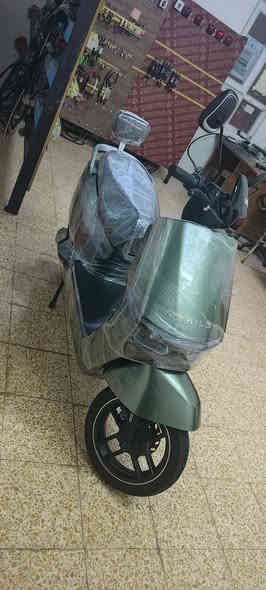 السلام عليكم اخوان عندي هاي الدراجه شحن كلكم تعرفوها مواصفات عاليه دراجة جديده صارلي شهر من اخذتها واريد ابيعها لين حتاجيت والله  السعر 800 الف وهاذه الرقم ***********
