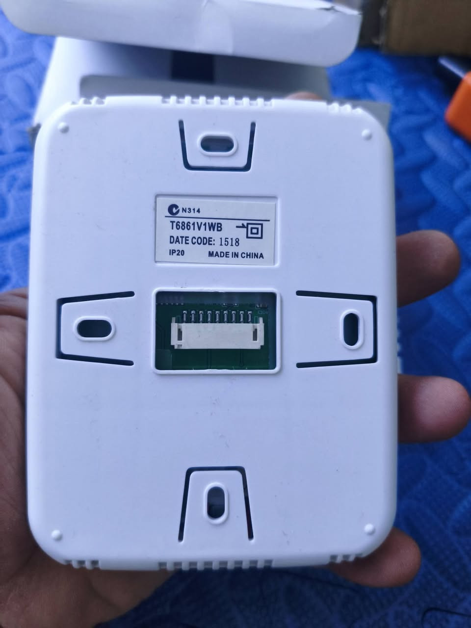 متوفر قطعتين اعتقد ثرموستات مال تبريد مركزي
اليخدمنه ينطيني سعر وياخذهن بالعافية


**إذا كنت صاحب هذا الإعلان وتريد حذفه لأي سبب، رجاءا أرسل رسالة إلى الدعم الفني**