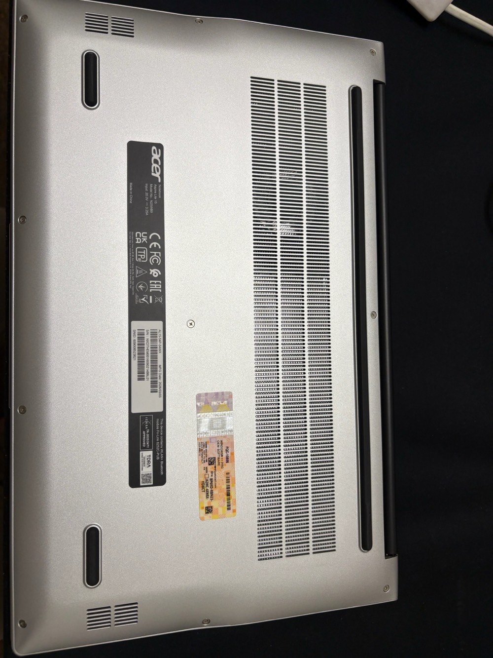 للبيع: لاب توب Acer Aspire Lite 15 (جديد بحالة الوكالة

جهاز ألترا بوك أنيق ونحيف جداً، يتميز بأحدث معالجات إنتل (Intel Ultra) مع كفاءة طاقة ممتازة وأداء سريع جداً، اللاب توب الجديد تماماً (كما موضح في الصور).

الموديل: Acer Aspire Lite 15 (AL15-54P)
 المعالج (Processor): من أحدث معالجات إنتل ذكاء اصطناعي Intel® Core™ Ultra 5 115U (بسرعة تصل إلى 3.50 GHz)، أداء قوي جداً للمهام اليومية، الدراسة، والعمل الذكي.
 الذاكرة العشوائية (RAM): بحجم 16 جيجابايت DDR5 (بسرعة فائقة جداً 6400 MT/s) لتصفح سلس وفتح عشرات البرامج في وقت واحد دون أي تهنيج.
 الهارد (Storage): من نوع السريع جداً SSD بسعة 512 جيجابايت (المساحة الفعلية المقروءة 477 GB)، يضمن لك إقلاع الويندوز والبرامج خلال ثوانٍ معدودة.
 كرت الشاشة (Graphics): Intel® Graphics المدمج المتطور.
 نظام التشغيل: نسخة أصلية من Windows 11 Pro (64-bit) مفعلة وجاهزة.
 لوحة المفاتيح: كيبورد كامل مريح جداً في الكتابة يحتوي على الأحرف العربية والإنجليزية.

منفذ HDMI لربط اللاب توب بالشاشات الخارجية أو التلفزيون.
 منافذ USB-C حديثة ومتعددة الاستخدامات.
 منافذ USB 3.2 التقليدية لنقل البيانات بسرعة.
 منفذ لقراءة كروت الذاكرة MicroSD.
 منفذ سماعات الرأس الـ AUX (3.5mm).

حالة الجهاز: جديد تماماً ونظيف جداً، بدون أي خدوش أو عيوب (تاريخ التصنيع حديث جداً 2024/03/03 كما في ملصق الظهر في image_3.png).
الملحقات:الشاحن الاصلي الخاص به
السعر (مليون وبيها مجال)
مكاني بغداد
***********:رقمي