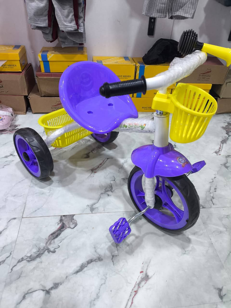 �✨ باسكل أطفال عملي ومميز ✨🚲

دلل طفلك بأجمل هدية تخليه يتحمس يطلع ويلعب كل يوم 💛

🔹 تصميم مريح وآمن
🔹 كرسي ثابت ومناسب للأطفال
🔹 سلة أمامية لوضع الألعاب والأغراض
🔹 دواسات سهلة الحركة
🔹 مناسب للأعمار الصغيرة
🔹 هيكل قوي وتحمل عالي

خفيف بالحركة وسهل السيطرة 👍
مناسب للحديقة والبيت والطلعات �

الموقع السوق الجديد القيصريه الثانيه رقم المحل 56


**إذا كنت صاحب هذا الإعلان وتريد حذفه لأي سبب، رجاءا أرسل رسالة إلى الدعم الفني**