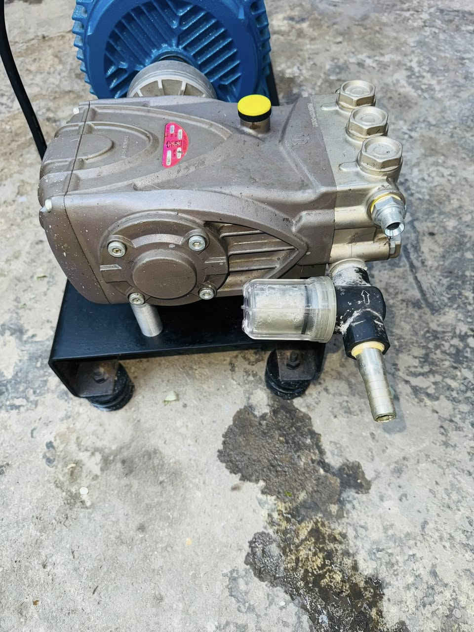 مضخة إيطالية 200 بار 
ماطور 7 ونص حصان 
صوندة 25 متر مسدس طويل 
مستعمل قليل نظيف جدا دفع قوي جدا 
السعر 750 الف مكاني بغداد 
***********
