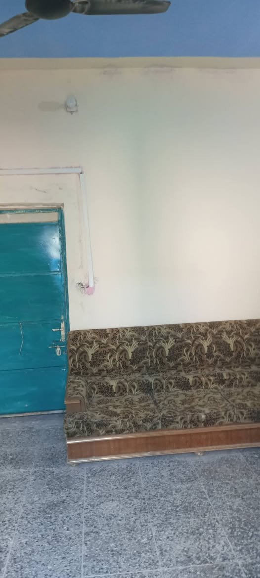 بيت البيع مساحة 100متر بي  غرفة صالة وستقبال تواليت خارجي بيت صب مسلح بيت بي ورقة طابو زراعي سند ٢٥ سعر 28قفل علا شارع عريض مكان سبع قصو شارع ابو علي  يم حسبنية هاشم رقم *********** بغداد, العراق
