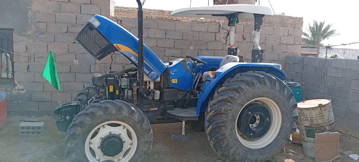 سلام عليكم نيو هولند 80 موديل 2024 للبيع مكينه بعدها علا وضع الشركه ماشيه 500ساعه فقط السعر خاص او اتصل ***********
