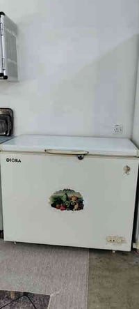 ثلاجه ومجمده للبيع ثلاجة ٢٠ قدم والمجمده ١٦ قدم 07811474589