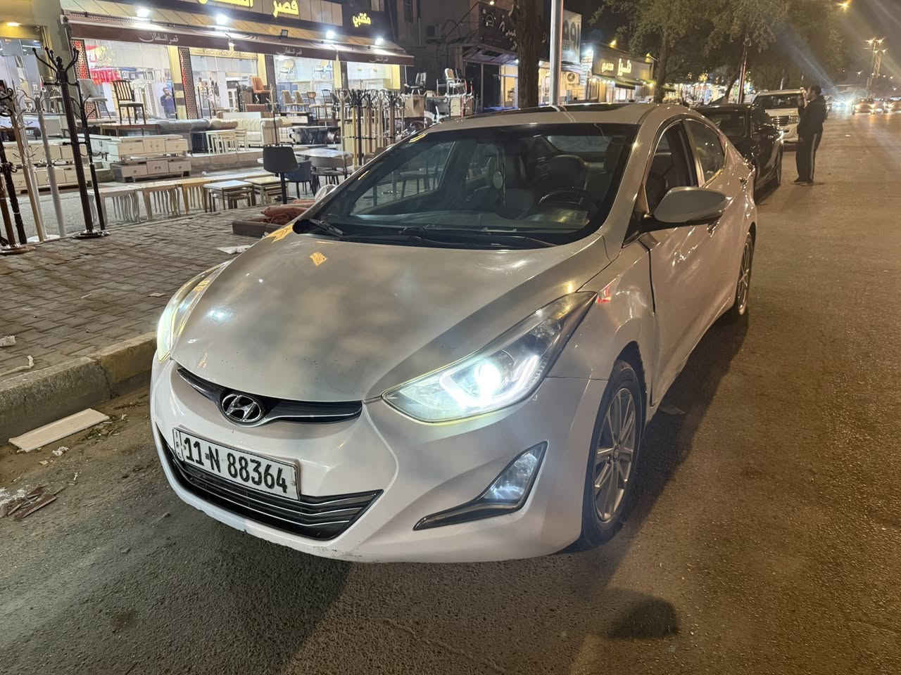 السلام عليكم النترا للبيع موديل ١٦ خليجي بيها هاي الضربة الباب وجاملغ طخة ماشية ١٨٨ تخم تاير جدد قبل يومين صدر جديد عارضها ١٢٠ وبيها مجال قليل حك الجية باقي التفاصيل عل رقم *********** بيها صبغ بلبنيد
