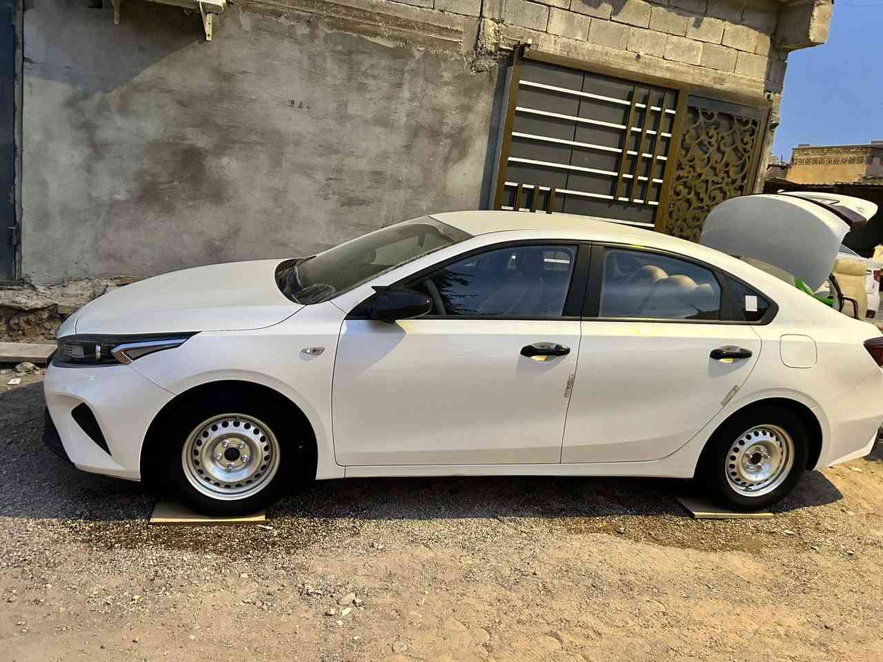 الله مصلي على محمد وآل محمد
سلام عليكم سياره k3مديل 2022سياره خير من الله كير مكينه تبريد تدفئه حداديه سياره ما مخليه بعازه مابيه اي برقي نقص سياره رقم بصره سنويه 2030تنتهي وسياره موجوده بل بصره مكانه المطيحه 
السعر 128وبيها مجال 
***********
