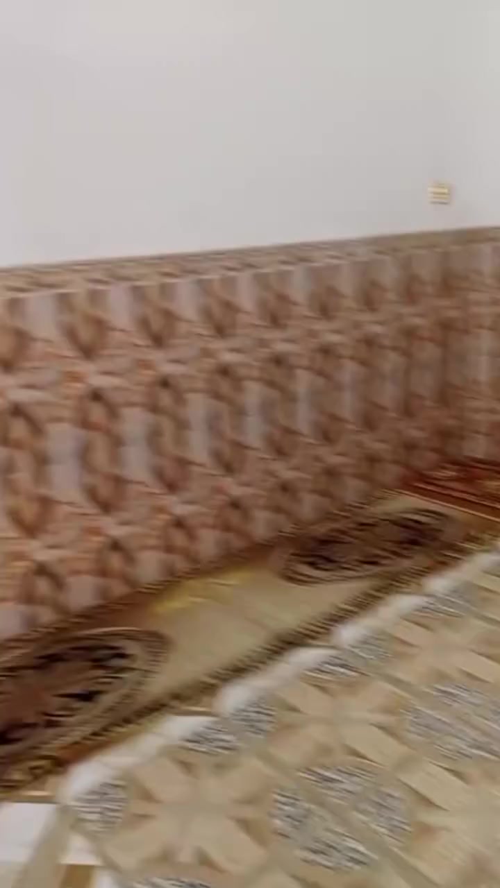 بلاش والله سعر 45بس بي مجال بصط 
دار للبيع المساحه 50 موقع الدار كربلاء منطقه الساهرون قرب المحطه او مجمع العتبه وسعر مناسب جدا طابقين ثلاث غرف نوم واستقبال وصاله مفتوحه على المطبخ سعره بلاش
***********
***********
