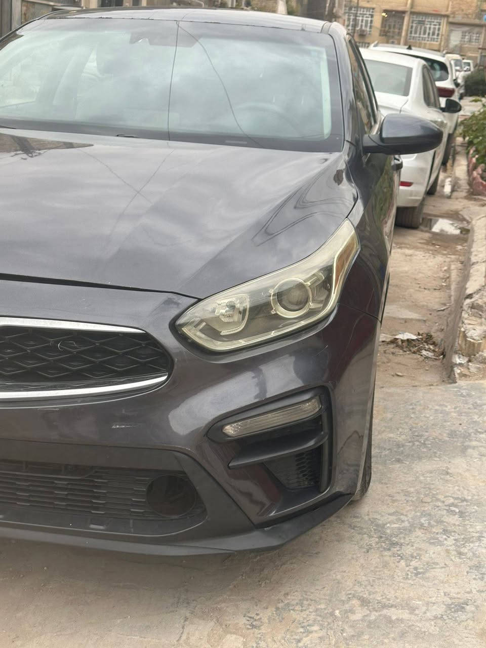 السلام عليكم للبيع كيه فورتي مديل 2021 كلين دخول جديد مكينه دوش. سياره جديده معنه الكلمه جاهزه من كلشي ومناقصهه برغي متومه وكامله شمالي انكليزي وسنويه لل 2030 سياره جديده مكان بغداد السعر 72 الرقم ***********
