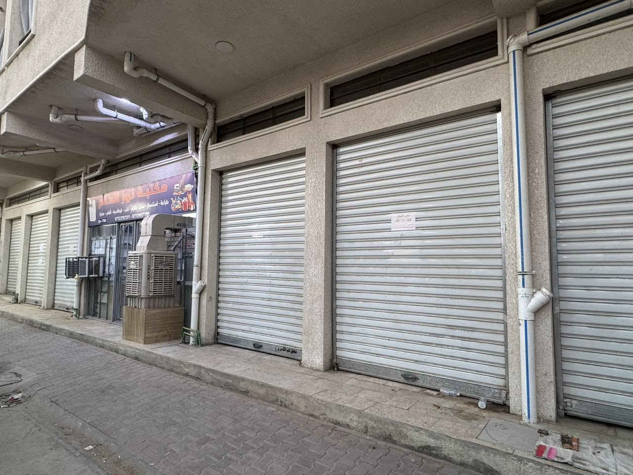 سلام عليكم يوجد محلات للأيجار في سوق جوادين
تصلح كمحلات او مخازن سعر المحل اليجار الواحد ١٥٠ الف دينار ويوجود محل كبير ثلاثة ابواب  
***********
