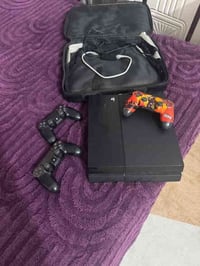 بلي 4 مهكر كامل ملحقات ومع 3 يدات ثنين اصليات وحده عاديه السعر 275 وبي...