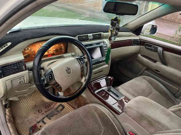 أدمن   
السلام عليكم 
للبيع ملكة ( CROWN ) 
أدوات —-
السيارة نظيفه
كصتها قمارة تحويرها الناصرية 
* دكمتين 2 
* ⁠المحرك VVt-i 
* ⁠الكهربائيات كلها شغاله 
* 
الاستفسار  ***********
