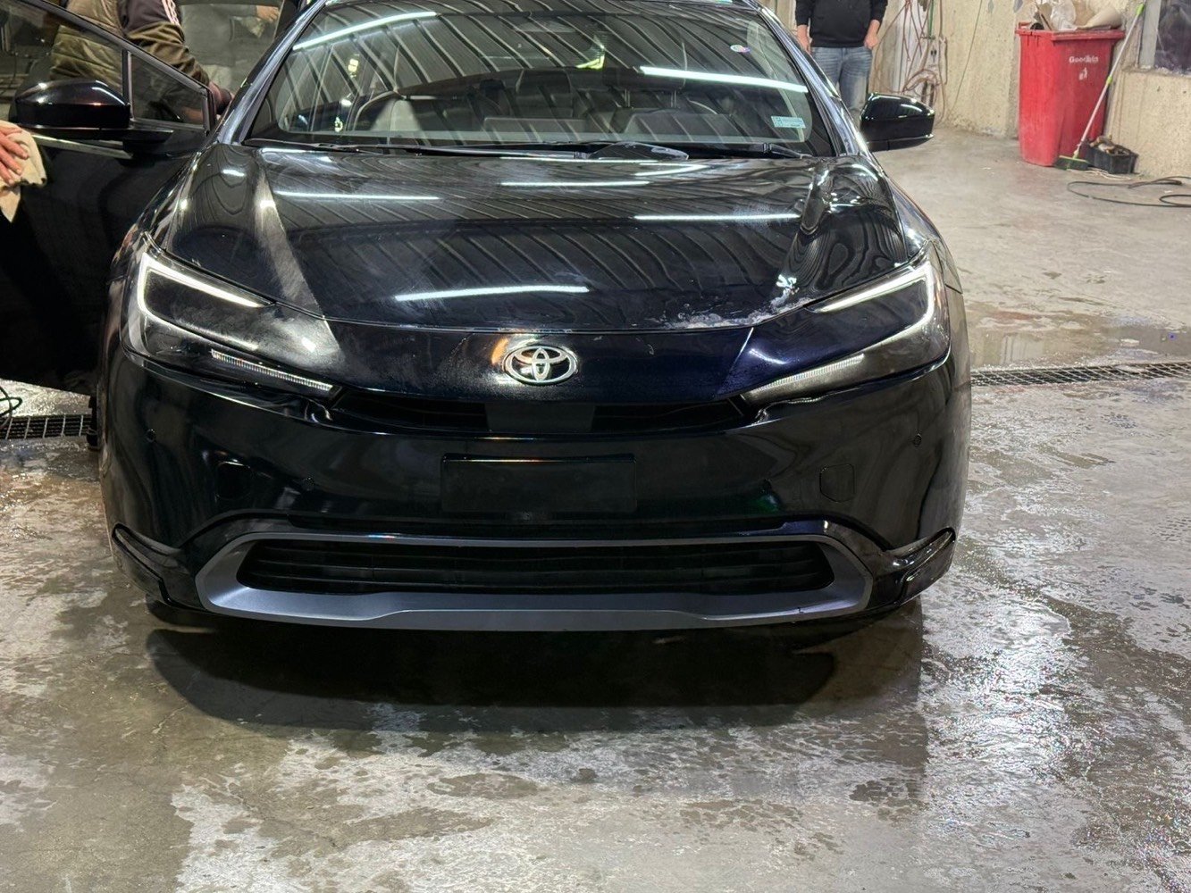 ‭٠٠ ٩٦٤ ٧٩٠ ٤٤٦ ٠٥٨٩‬

طار مقاس 19 بوصة.

مقاعد أمامية مزينة بـ SofTex مع مقعد السائق القابل للتعديل كهربائيًا في 8 اتجاهات.

شحن الهاتف الذكي اللاسلكي المتوافق مع Qi مع ضوء مؤشر الشحن.

عجلة قيادة تلسكوبية قابلة للإمالة.

تتوافق مع Apple CarPlay وأندرويد أوتو.

نظام المساعدة على ركن السيارة الأمامي والخلفي مع الفرملة الأوتوماتيكية (PA مع AB).

ماسحات الزجاج الأمامي المتقطعة والمتغيرة التي تستشعر المطر.

مقاعد أمامية ساخنة.وبرده

مرآة الرؤية الخلفية ذات التعتيم التلقائي.

متاح سقف زجاجي ثابت.

محرك سعة 2.0 لتر 4 أسطوانات هجين.

ناقل الحركة المتغير المستمر (ECVT) الذي يتم التحكم فيه إلكترونيًا.

نظام الدفع بالعجلات الأمامية (FWD)