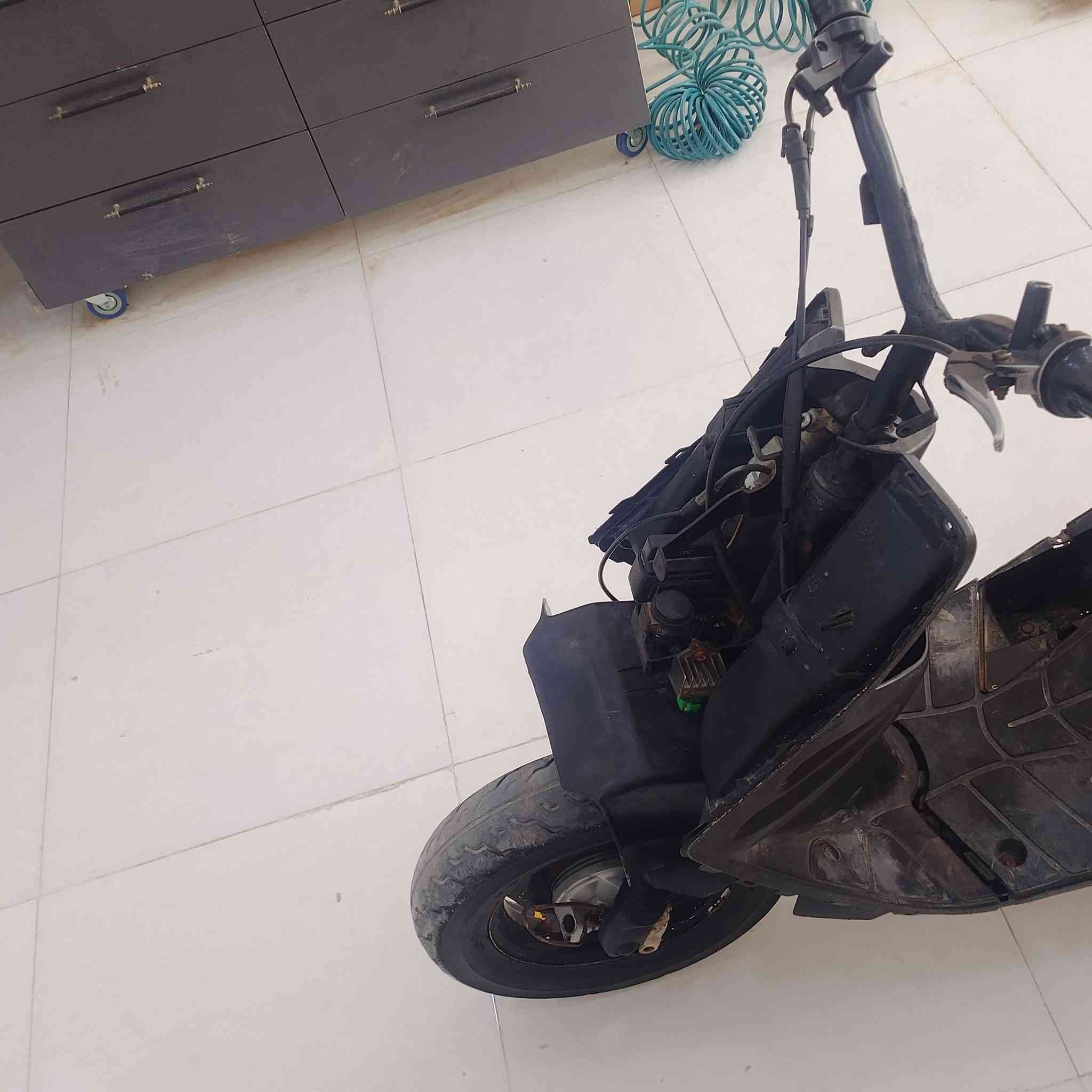 سلام عليكم دراجه للبيع بيجي نضيفه ما مفتوحه 
السعر 175 وبيهه مجال لطيبين العنوان الجربوعيه الوله الخاص مفتوح الرقم ***********
