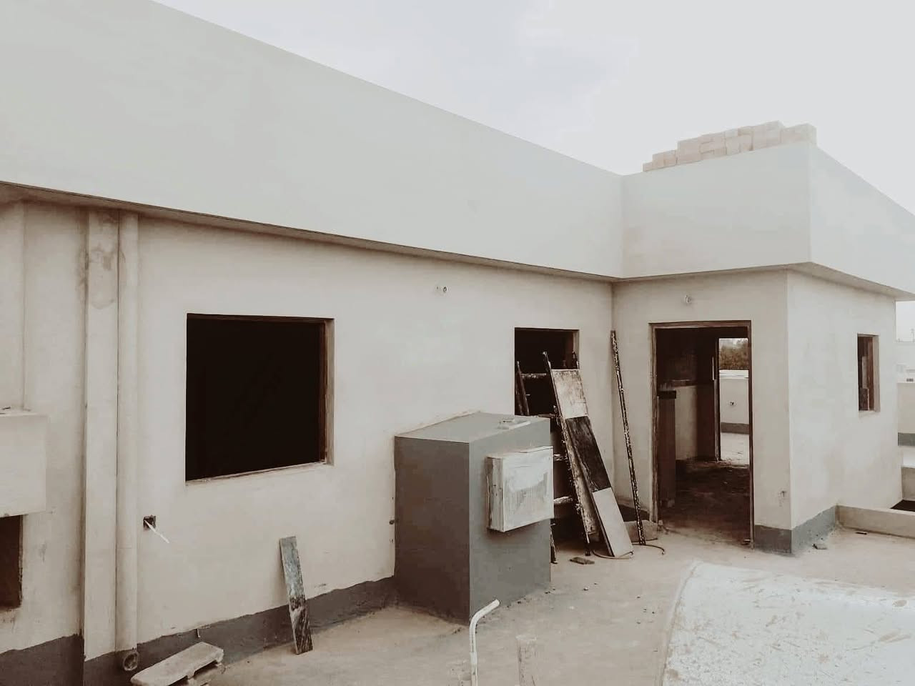 السلام عليكم كادر لباخ سمنت متفرغ حالين داخل العلم ***********
