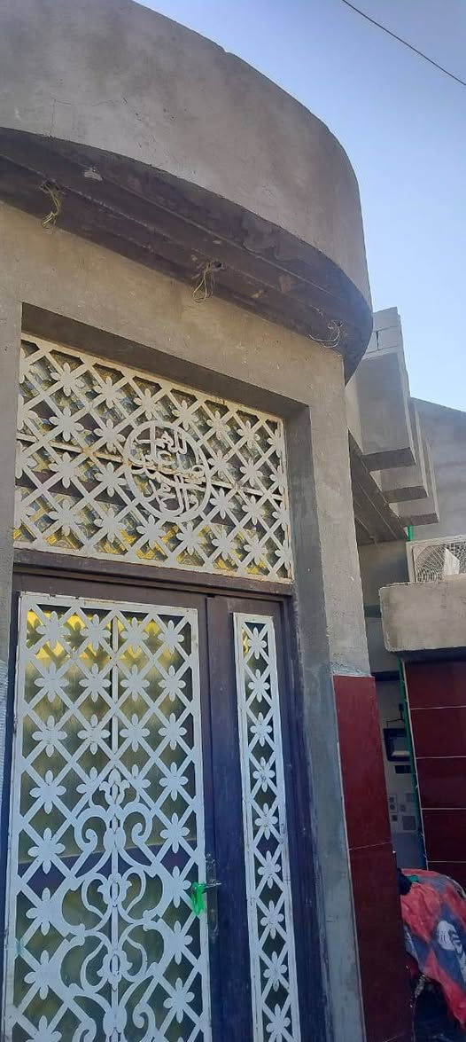 سلام عليكم بيت وقف سني قريب جسر الايطالي عله شط العرب كرونيش التنومه 140 متر ستقبل مطبخ صاله وغرفتين وطابق الثاني مشتغل بيه وبيه مواد البيت ركن قريب عله العشار*********** الحاج عمار
