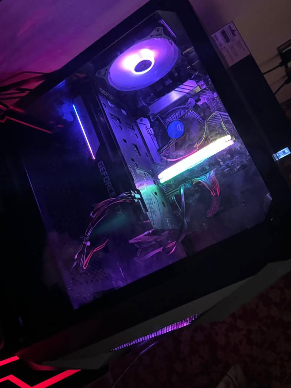 Gpu:  geforce RTX 3060 TI 8 giga vram . 
Cpu: Intel i5 10400F . 
Ram: 16 giga ddr4 3200 Lexar 
motherboard : Asus H510-A . 
Storage:Hdd 1tb .Ssd 128GB . 
Power supply : Thermaltake litepower 650W 
. Case Gamedias 2 Rgb fans.cooler: Air cooler

السعر 800 الف 

***********
مكاني واسط الكوت توصيل موجود
