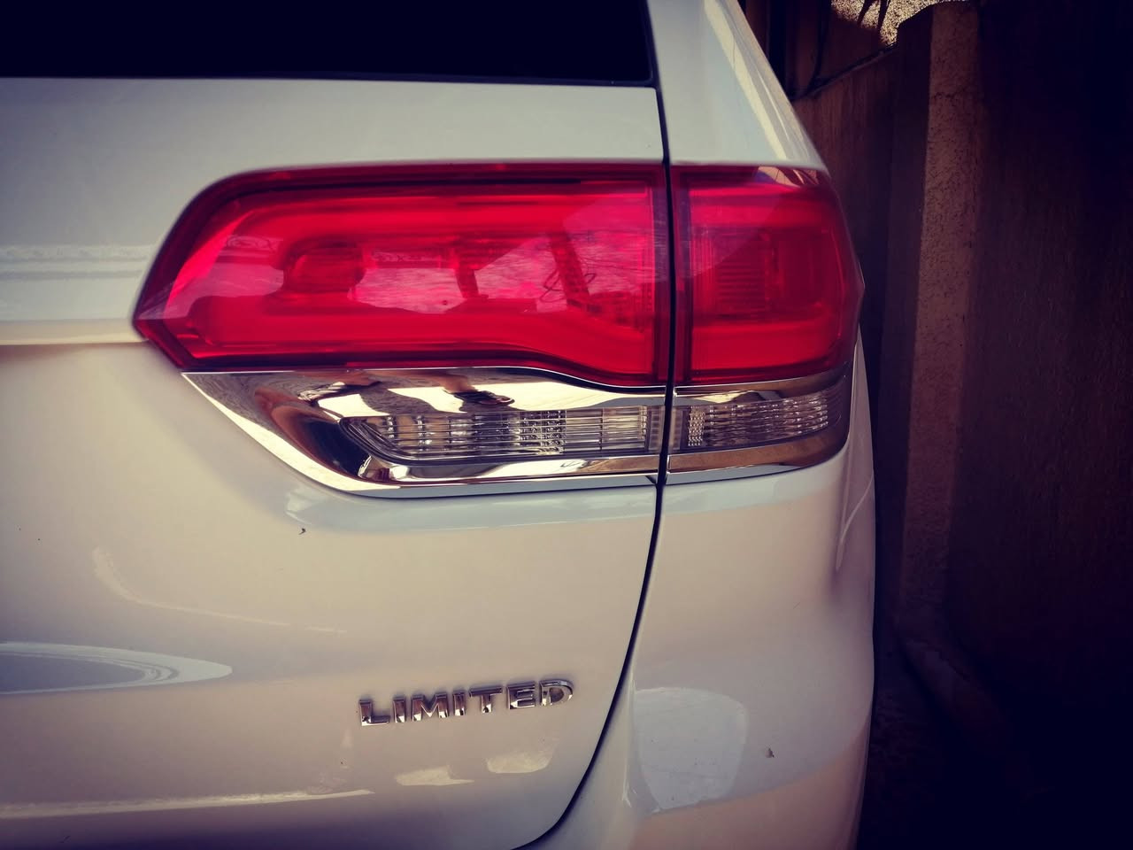 السلام عليكم بيع بدون مراوس
جيب كراند شيروكي موديل ٢٠١٤ وارد امريكي رقم بغداد الدولي حره جانيهه منذ ٢٠١٧ ولحد الان على ايدي بيهه ٤ قطع صبغ... ايرباك ستيرن ودشبول
مكينه ٣٦٠٠ ماشيه ٧٦ الف ميل مكينه وكير وفورويل وتبريد كفاله عامه عالشركه وحداديه جديده
 مواصفات اللمتد ،، دبل كزوز  بدون فتحه ..السياره جديده جدا واستخدام شخصي........... شخط مابيهه عدى الحادث ...شادلهه اغلى عدسات بالسوك للناصي.... وللعالي كَلوبات مروحه (لايتهه نهار) ....سياره جاهزه ....غرفتهه جلد اسود جديد جدا وبرده خلفيه.... جكهه وسبيرهه وجنطتهه على وضعية الشركه ..........ما مستخدمات وتخم تاير جديد.. تفيد جناي نظيف.......... سياره جاهزه دينار واحد مايصرف عليهه..سعر ١٩٠ وبيهه مجال بسيط للتواصل خاص او *********** بي واتس اب...آسف ما اجاوب عالتعليقات...الشراي يتصل وبالخدمه مع التقدير للجميع
