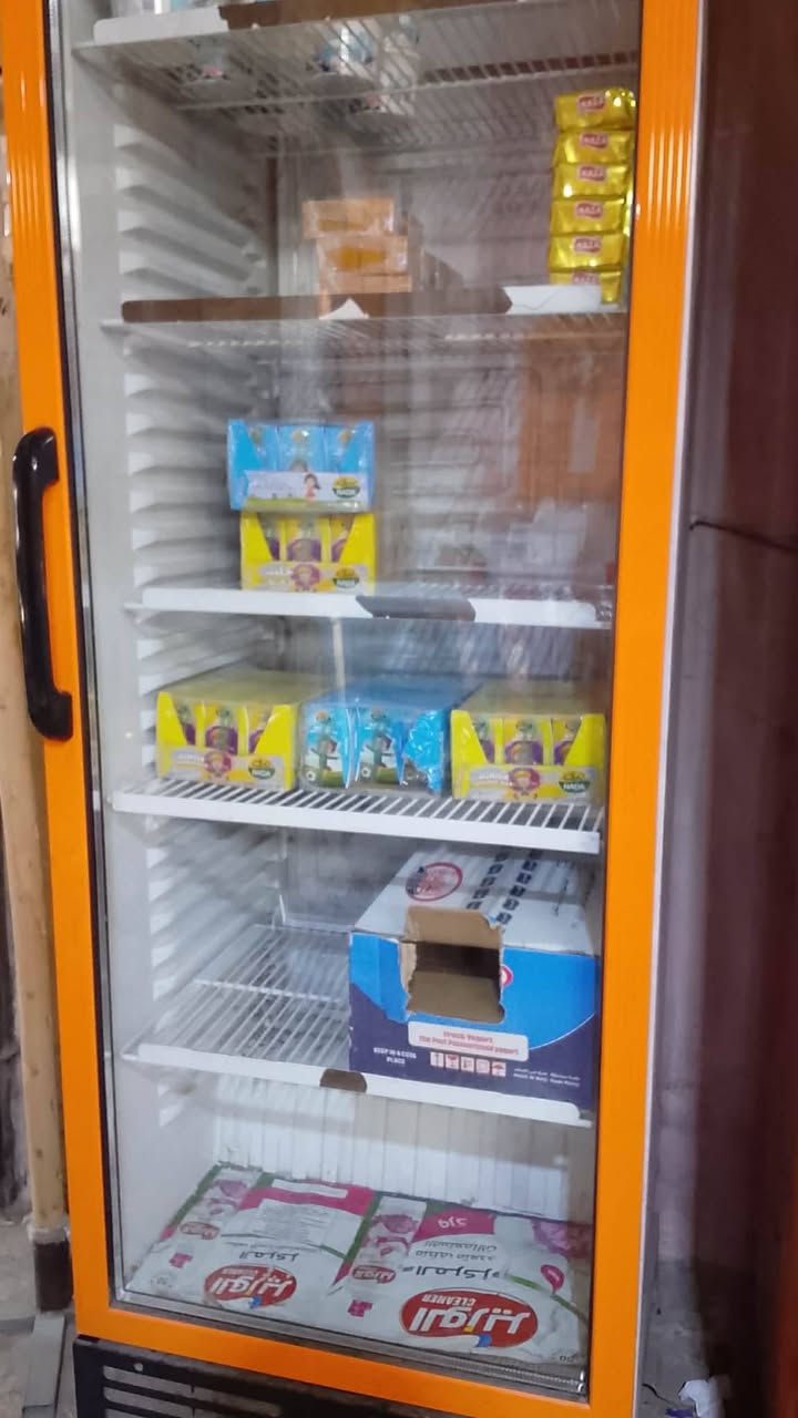 متوفر غراض محل مجمدات عدد ٢ 
مع عراضات عدد٣ شغالات 
 افقيه عدد ١
عاموديه عدد ٢
الحمره مو للبيع
العنوان البناء الجاهز مقابيل حي الملائين
مقابيل  الكمرك
شراي اتصل
***********
