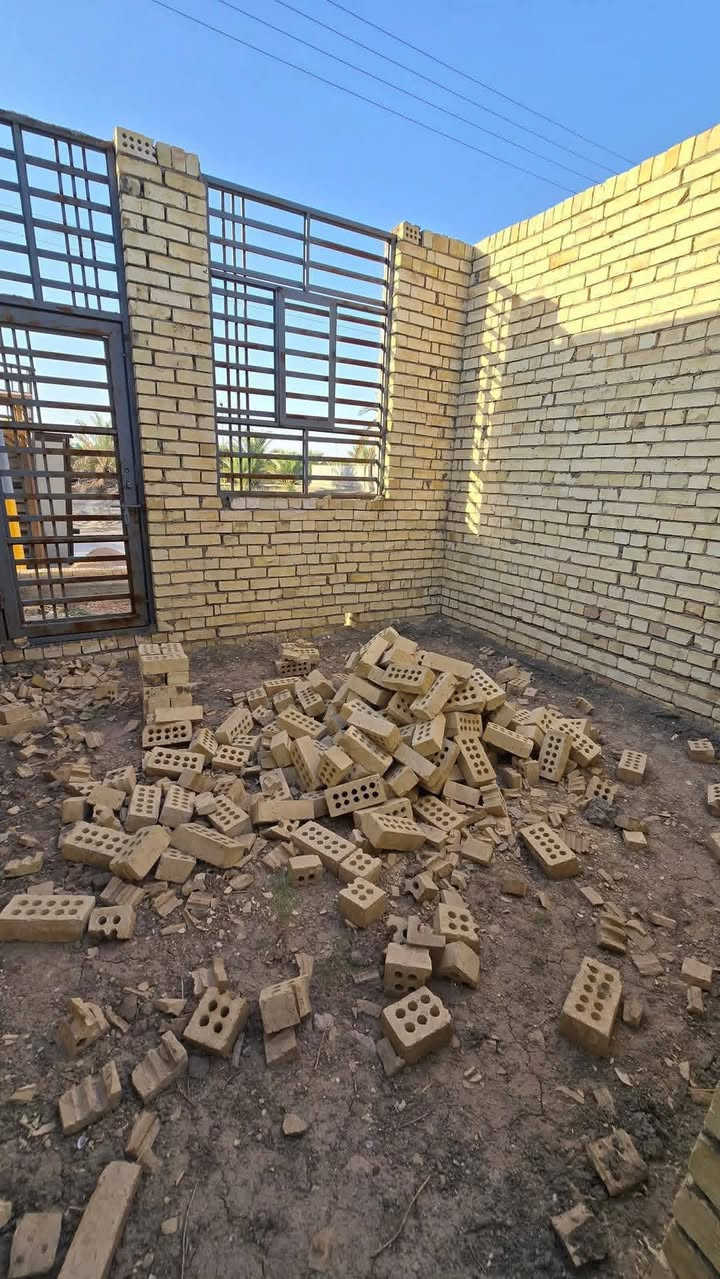 السلام عليكم هيكل للبيع طابو زراعي سند 25 مساحته 152 واجهه 8 ونزال 19 متكون من  غرفتين وهول واستقبال ومطبخ مجمع جديد خدمات كاملة قرب سيطرة الآثار
سعره 35 وبي مجال.
***********
