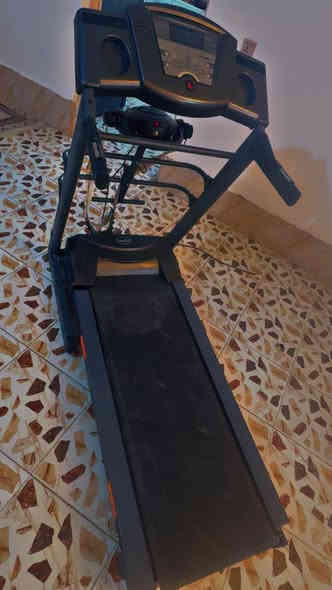 للبيع جهاز جري مستعمل كهربائي منزلي مع جهاز مسّاج خلفي، الجهاز شغال 100% وما بي أي مشاكل، بيه شاشة معلومات (سرعة -
مسافة - سعرات - نبض-وامبيثري صوت)، وسير نظيف، ويشيل وزن عالي.
الجهاز مناسب للمشي والجري، ويخدم للاستعمال اليومي.
٧ جهاز جري كهربائي
جهاز مساج خلفي
شاشة معلومات مع امبيثري صوت
مفتاح أمان
قياس نبض
حالة ممتازة
السعر ٣٠٠وبي مجال 
الاستفسار ***********
