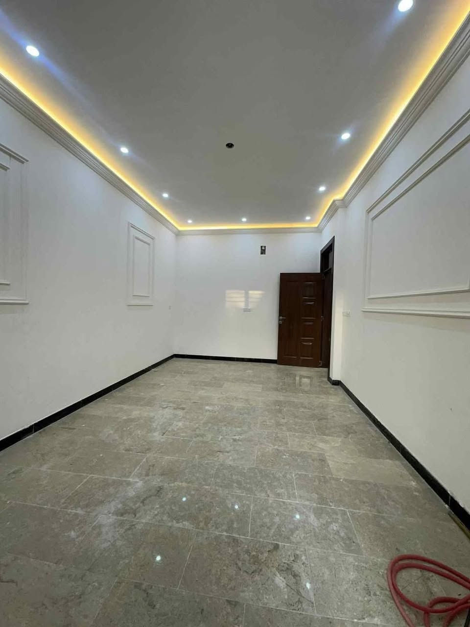 � فرصة ذهبية 
 #للبيع  بيت  بموقع جدا مميز في قلب  #السيدية 🔥
📍الموقع البيت : مربع الضباط خلف شارع الكويتي                

#لمعرفة #السعر #الرقم ( 2 ) #سأتي #السعر #مباشره

🏡 تفاصيل العقار:

 • المساحة: 125 م²
 • الواجهة: 5 م
 • النزال: 25 م

✨ التقسيم الداخلي:
الطابق الأول: صالة   + مطبخ + حمام + غرفة نوم 
الطابق الثاني: 2 غرفة نوم  +حمام  
الطابق الثالث: بيتونه            

📞 للتواصل: *********** (اتصال أو واتساب)

🏢 مكتب برج الياقوت للتطوير العقاري
📍 السيدية – شارع مركز الشرطة، بجوار صيدلية وصال شوقي، مدخل شارع أبو النخيل
