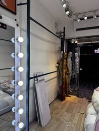 ديكور البيع كامل  دنك حديد كامله عدد 8  رف خشب عدد 1  سبورت لايت موجه ...