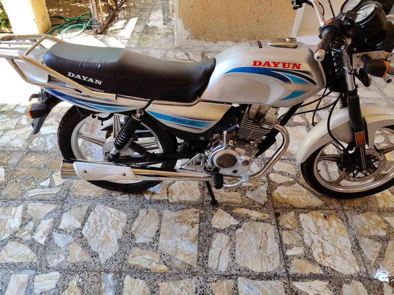 🏍️ للبيع – دراجة دايون عضم

- 🔹 الموديل: 2022
- 🔹 اللون: رصاصي
- 🔹 الأوراق: أصولية مع وصل معرض موجود
- 🔹 الحالة: مكينة ناعمة، برغي ما مفتوح، لا تنقيص ولا تبخير
- 🔹 كاملة كهربائيات: سلف، هندر، إشارات، عدادات، وكل شيء شغال.

💰 السعر: 1,150,000 دينار، وبيه مجال للجناية.

📍 الموقع: الأمن الداخلي.

للاستفسار، حياكم الله وبيكم خير وتدللون.
#دراجات_العراق🏍🏍


**إذا كنت صاحب هذا الإعلان وتريد حذفه لأي سبب، رجاءا أرسل رسالة إلى الدعم الفني**