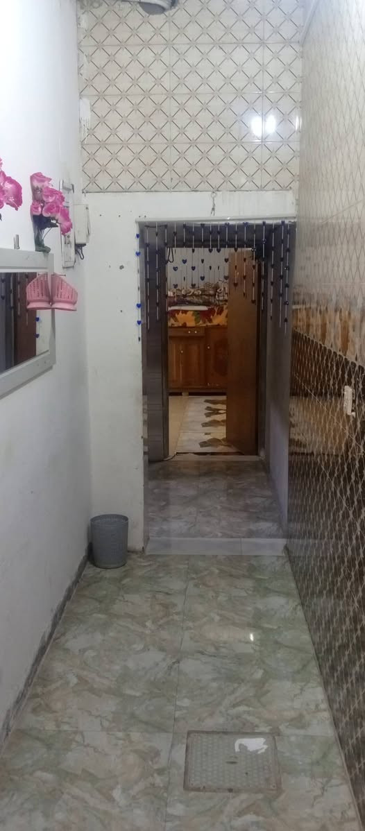 يوجد بيت للبيع  حي الزيتون شط الامحجر مساحه 100 متر طابو زراعي عراقي  سند 25 راعيه موجود  البيت بناء جديد 2025 غرفه وديوانيه مطبخ صحيات خارجيه وداخليه سكف كونكريت بي درج داخلي   كله سيراميك مرتب السعر 90 وبي مجال   لبيت بأسمي  واتساب  ***********
