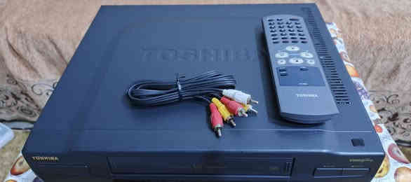 السلام عليكم .
جهاز فيديو كاسيت ماركة توشيبا اصلي نظيف جدا بحدود ٩٥ % .الصنع UK انكليزي .
 بلادي بدون تصليح او ضرر .شغال بالكامل ١٠٠ % .
4 هيد صورته جدا ممتازة .
تصفية اوتوماتيكية للصورة . 
عرض و تسجيل .
 (مع الجهاز ريموت الاصلي وكيبل كهرباء وفيشة عرض للشاشة ) 
سعر الجهاز  ٥٠ الف نهائي نهائي رجاءا .
اي استفسار او مراسلة موجود خاص او 
*********** البصرة .موجود توصيل شركة .
