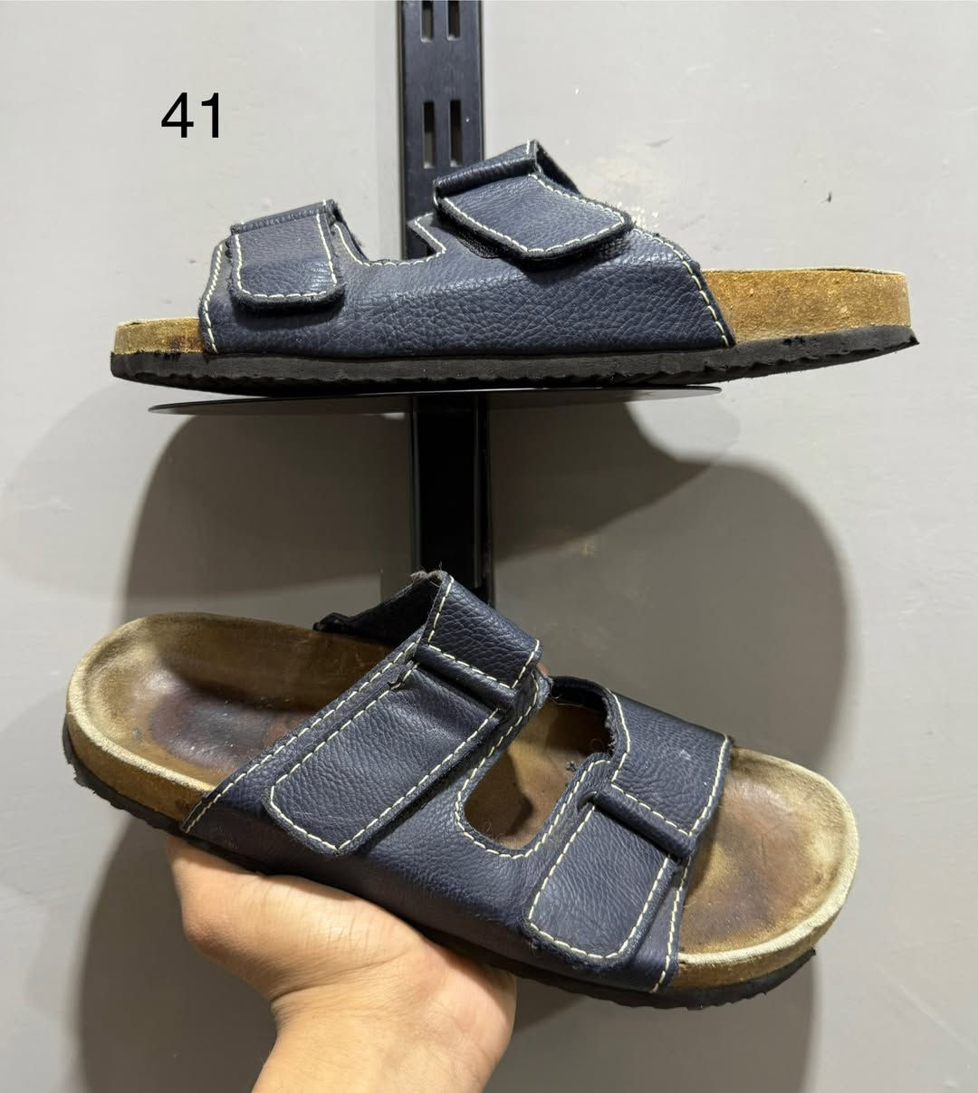 تخفيضات 🔥🔥🔥🔥🔥
سعر البوت 10 تلاف باقي الاحذيه عله 5 تلاف
بوت بآله اوربي آصلي + حذاء رياضي و صندل اوربي 
القياس موجود داخل آلصوره 
الأستفسار مراسلة البيج ✅ او واتساب ‭0780 546 1406‬☎️
التوصيل الى كل العراق 🚛🚛
